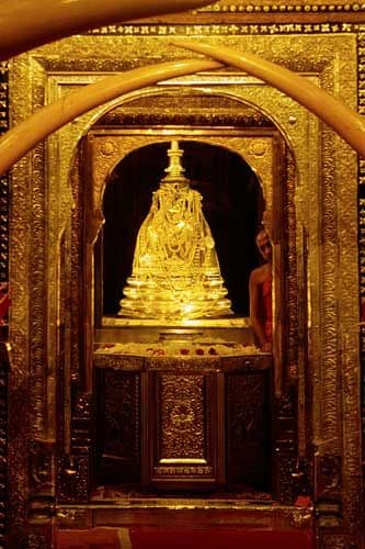 Scenic luxury travel image describing Sri Dalada Maligawa - View 3
